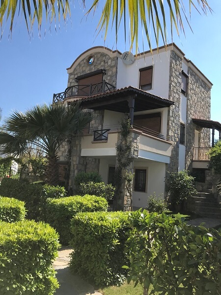 Kolat Evleri 3 Villa bahçesi